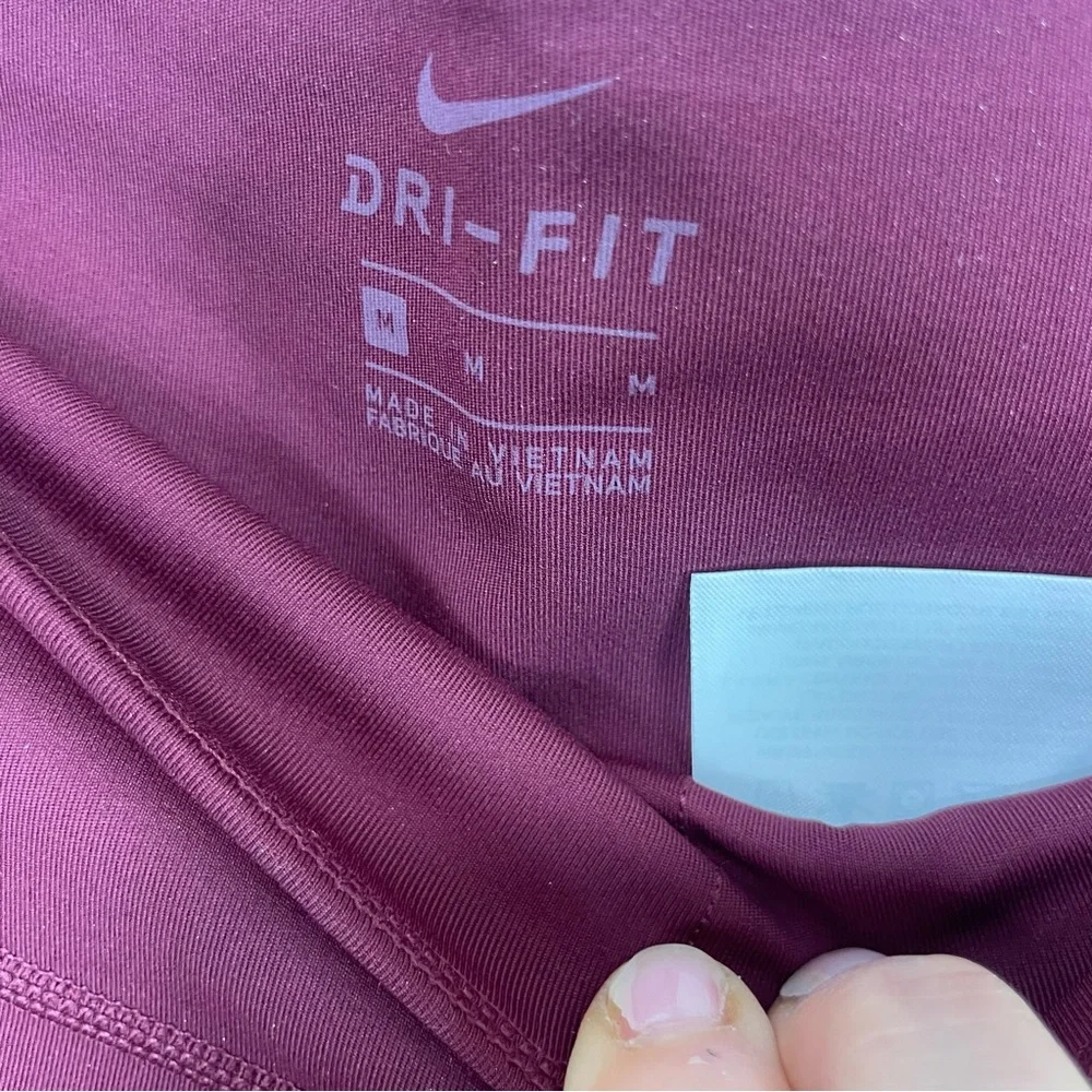 NWT Nike Women’s One Luxe‎ Mid-Rise 7/8 Leggings Medium